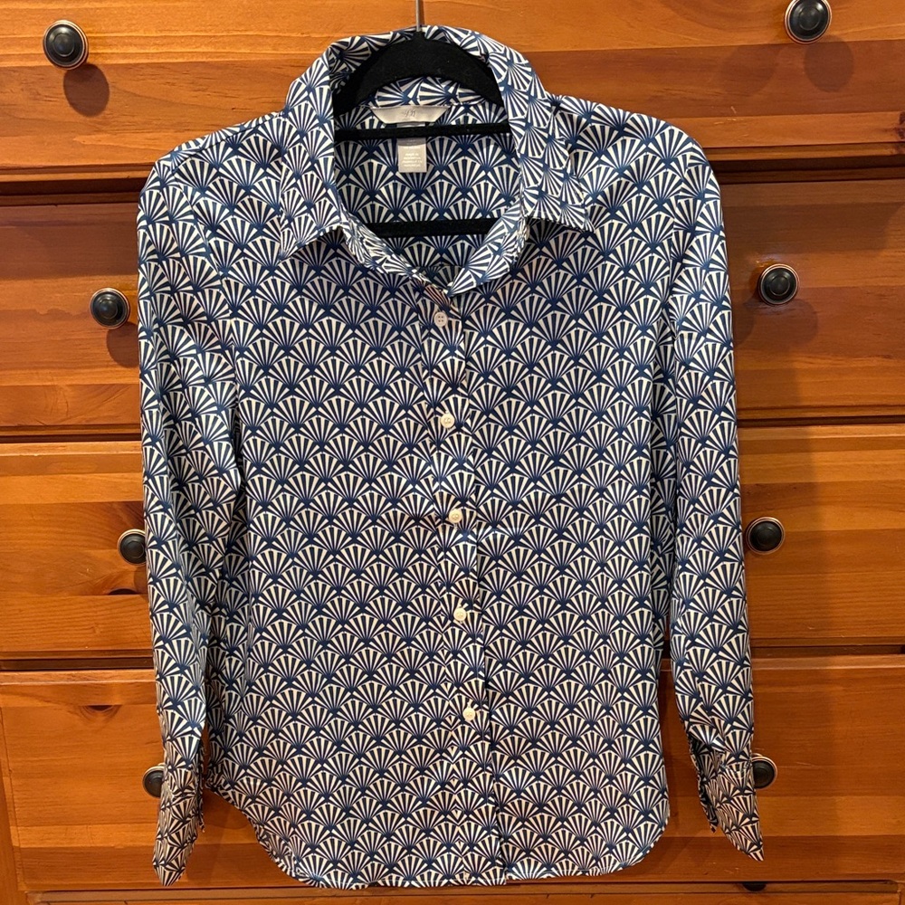 H&M Blue and White Geometric Women's Button Down Shirt NEW
